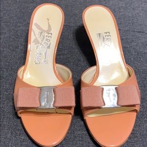 Ginostra bow-embellished patent-leather mules